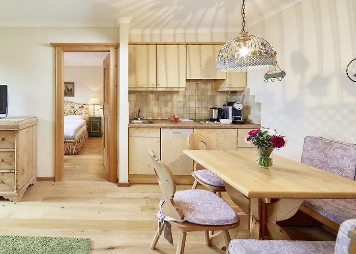 Lägenhetshotell Landsitz Roemerhof - 4*