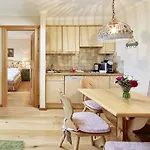 Ξενοδοχείο με διαμερίσματα Landsitz Roemerhof - 4*