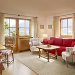 Landsitz Roemerhof - Ξενοδοχείο με διαμερίσματα Κίτσμπουελ
